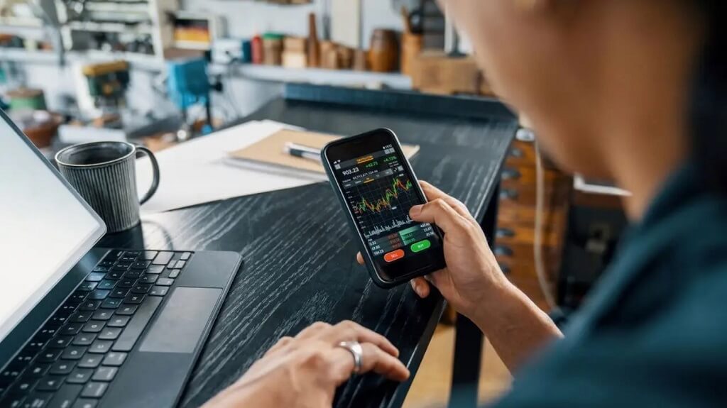 Đảm bảo giao dịch hiệu quả với những yếu tố cần lưu ý khi mua cổ phiếu online