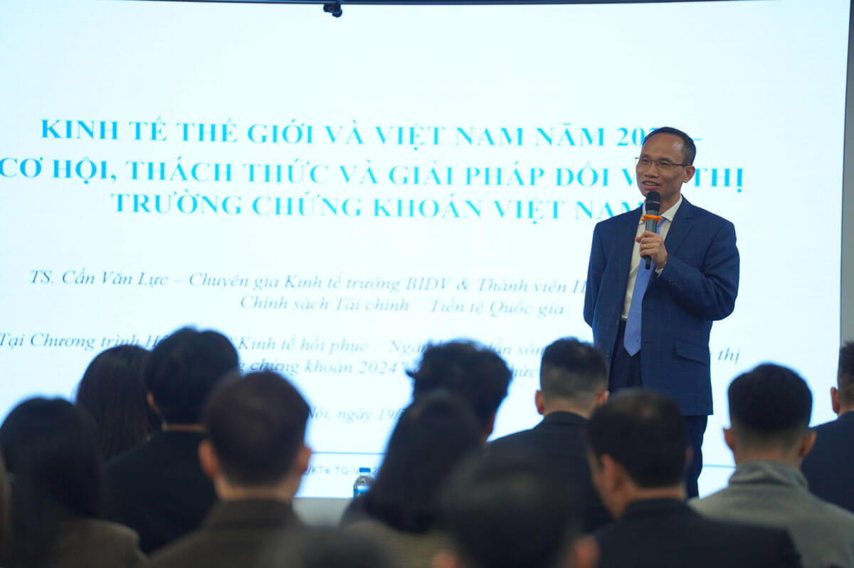 Tiến sỹ Cấn Văn Lực - chuyên gia Kinh tế trưởng và Giám đốc viện đào tạo, nghiên cứu BIDV chia sẻ tại Hội thảo